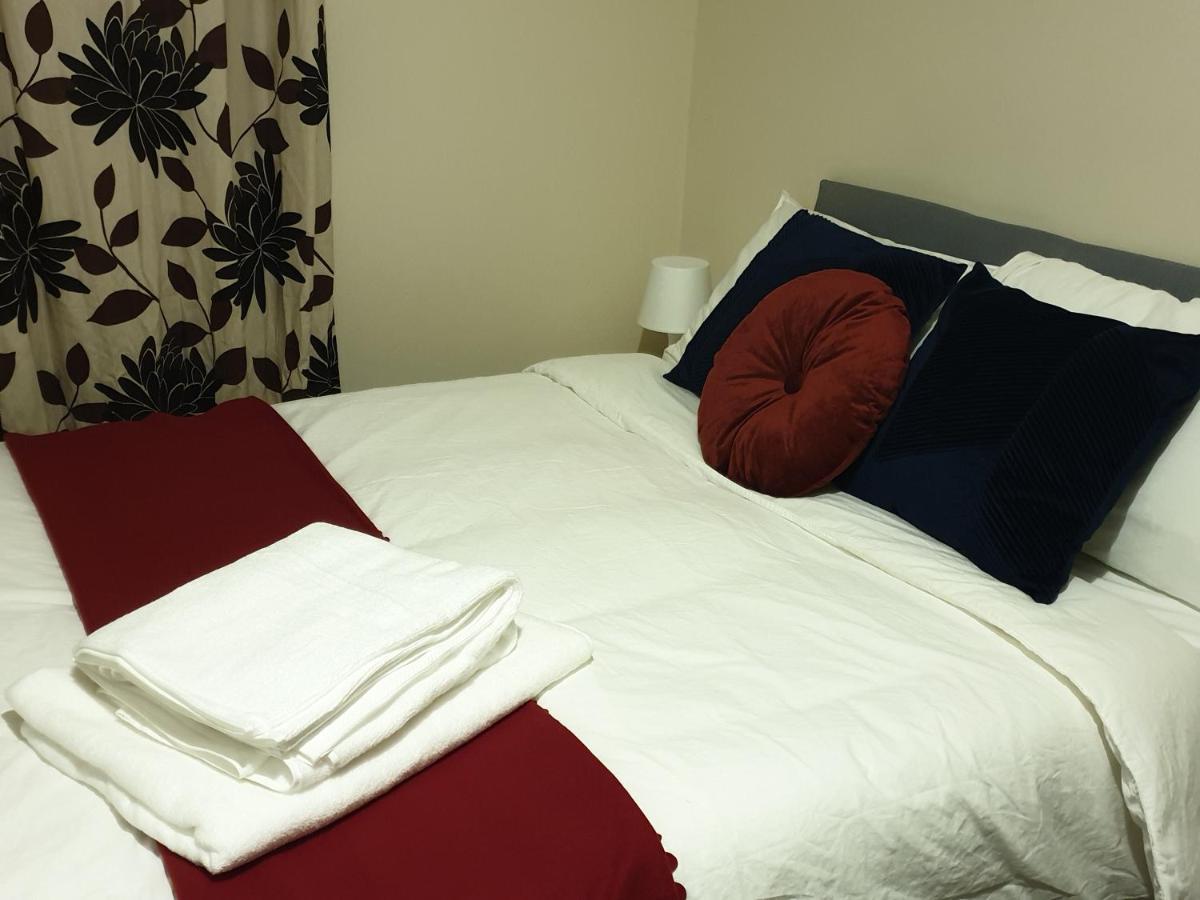 2 Bedroom Lovely Apartment In Woolwich London Exteriör bild