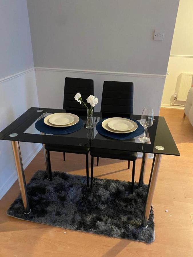 2 Bedroom Lovely Apartment In Woolwich London Exteriör bild